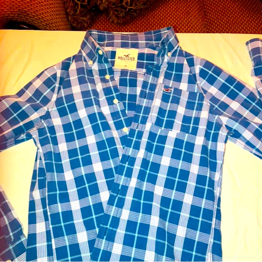 Hollister mens button down size medium great condition
